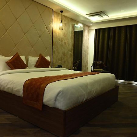 The Triumph Hotel Varanasi Exterior foto