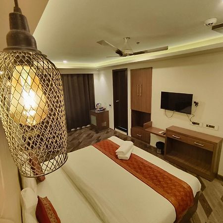 The Triumph Hotel Varanasi Exterior foto