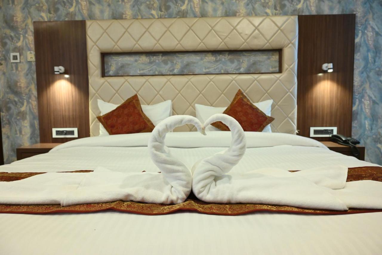 The Triumph Hotel Varanasi Exterior foto