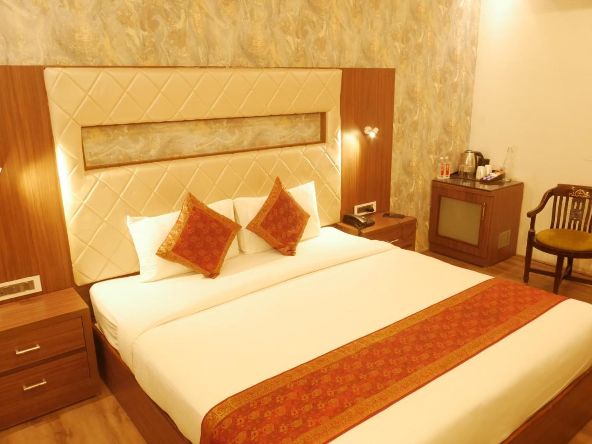 The Triumph Hotel Varanasi Exterior foto