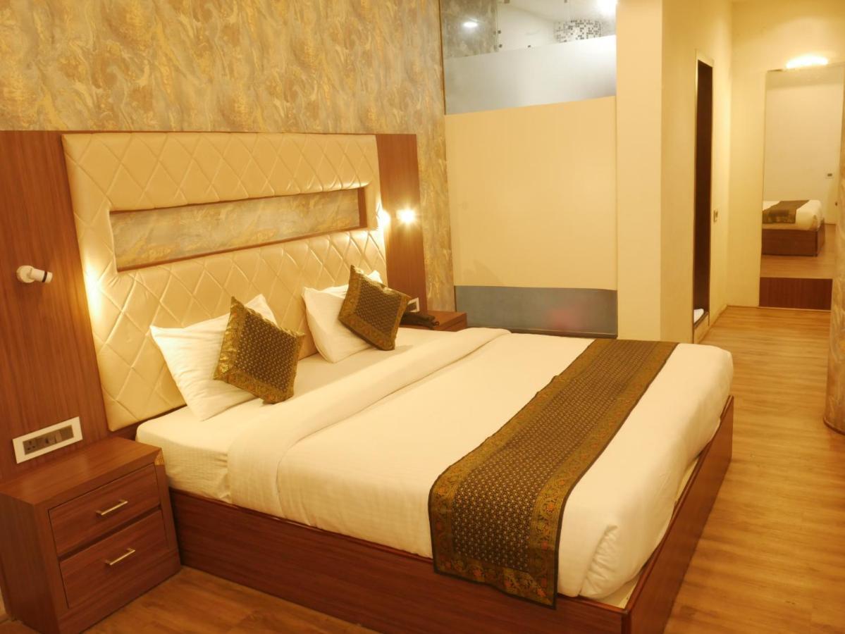 The Triumph Hotel Varanasi Exterior foto